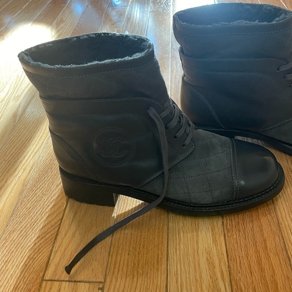 Chanel quilted shearling ankle boots - SOLD - Picture 4 of 4